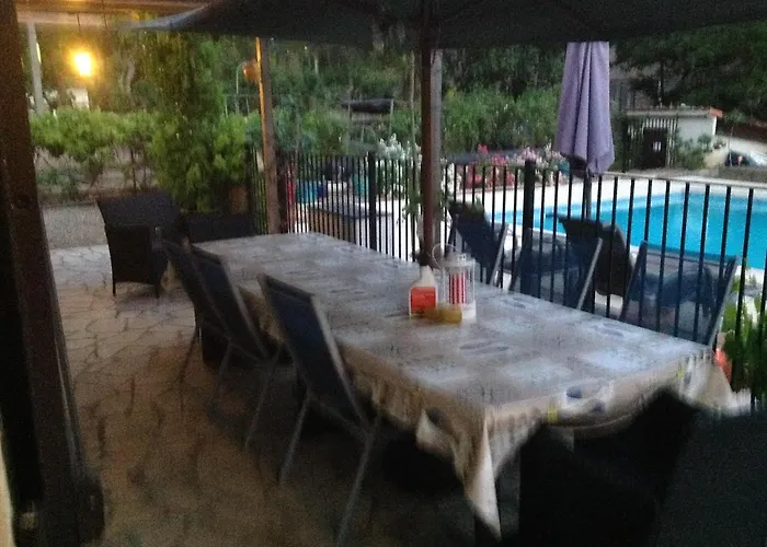 Casa vacanze Near Pezenas -Family Friendly Villa With Pool Cazouls-d Herault